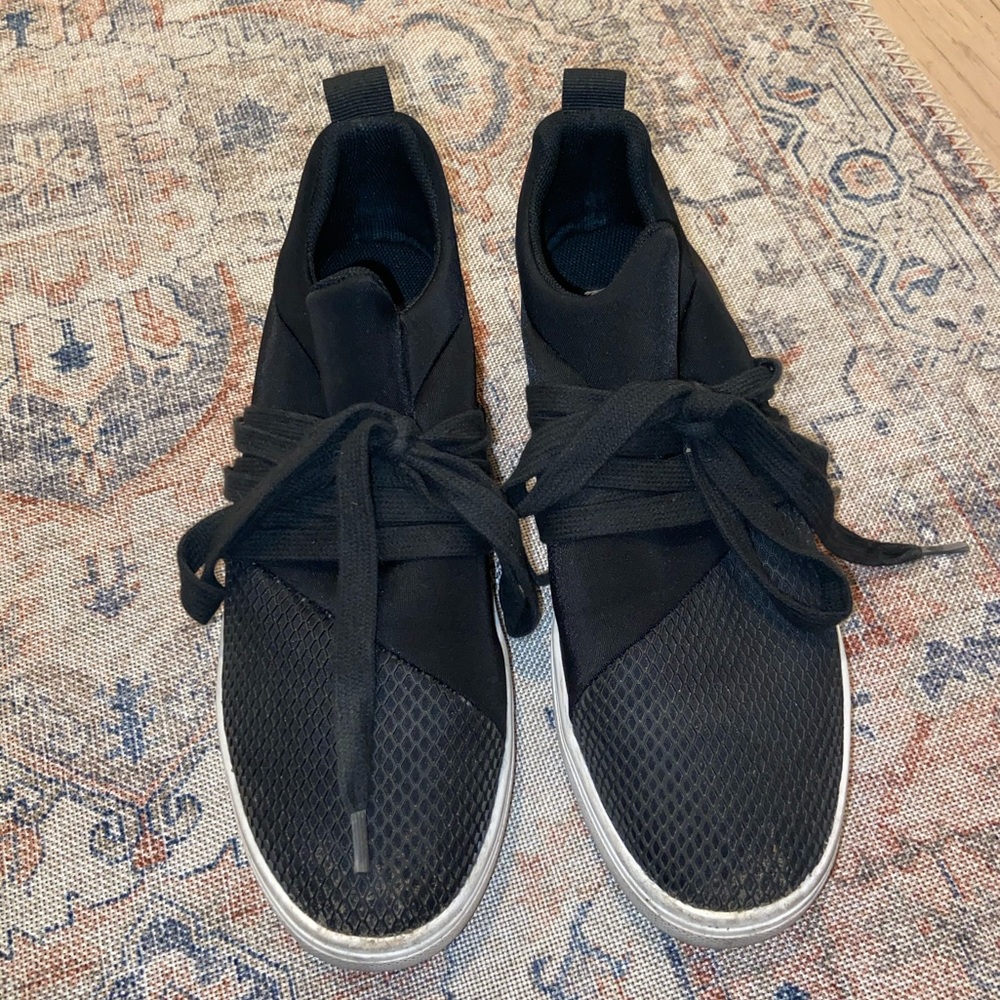 Steve Madden size 6 sneakers in good condition